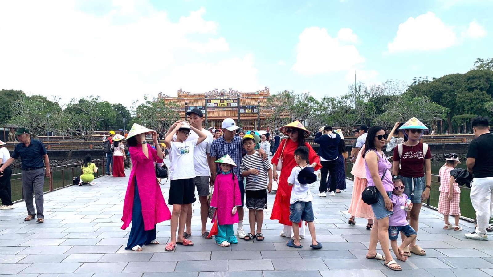 Huế đón 160.000 lượt khách trong hai ngày đầu nghỉ lễ 30/4 - 1/5